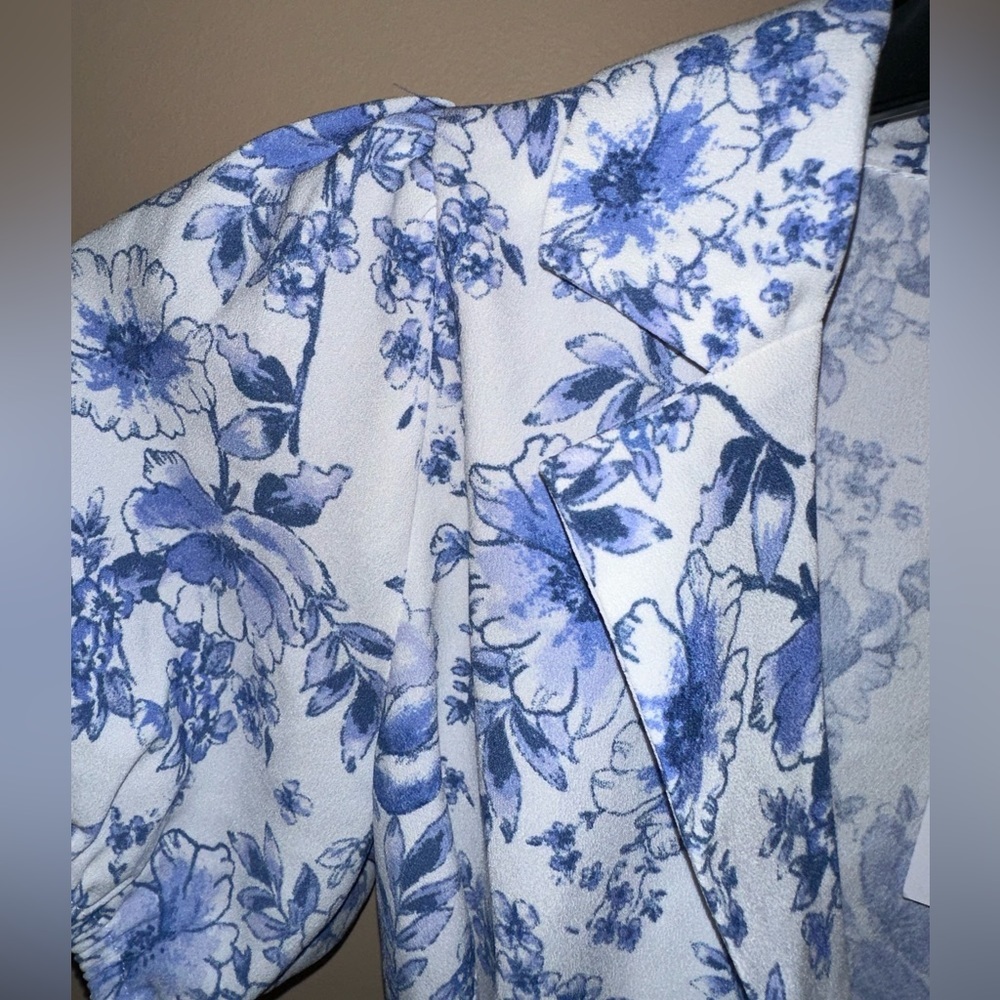 NWT Stitch Fix Violets & Roses Blouse - Picture 3 of 6